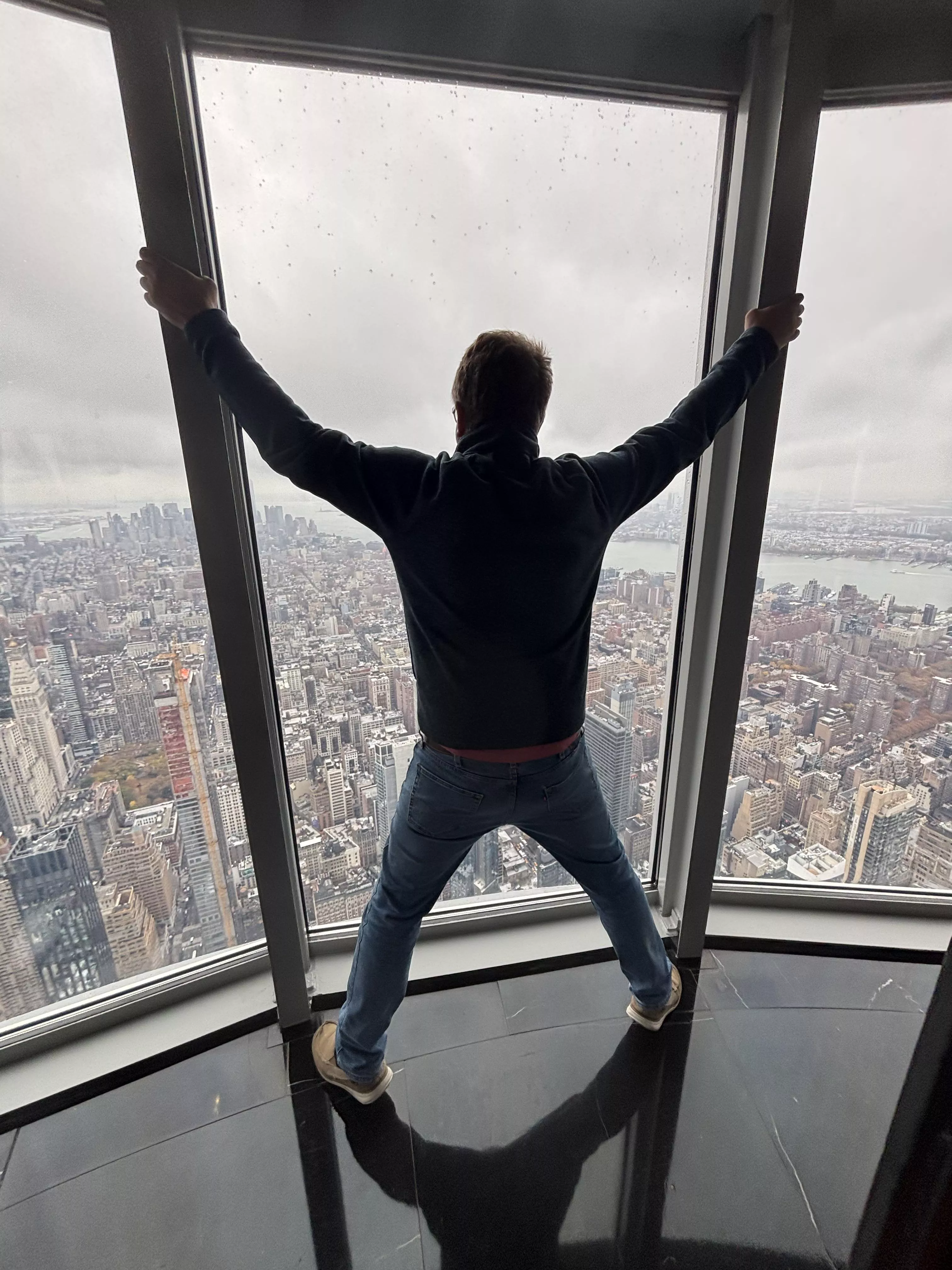 49 [m4f] Keller - You and me, Truth or Dare, drinks at a bar, see what happens….