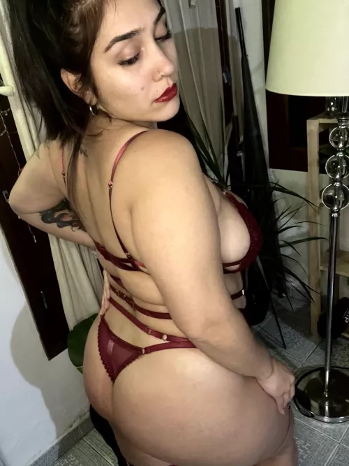 A well stacked ass begging to be spanked 