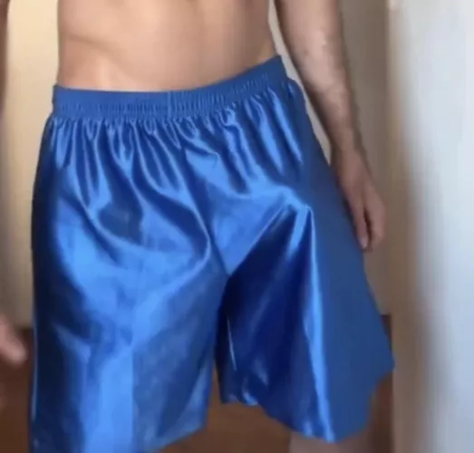 Any bros wanna jerk off and bust in dirty basketball shorts with me