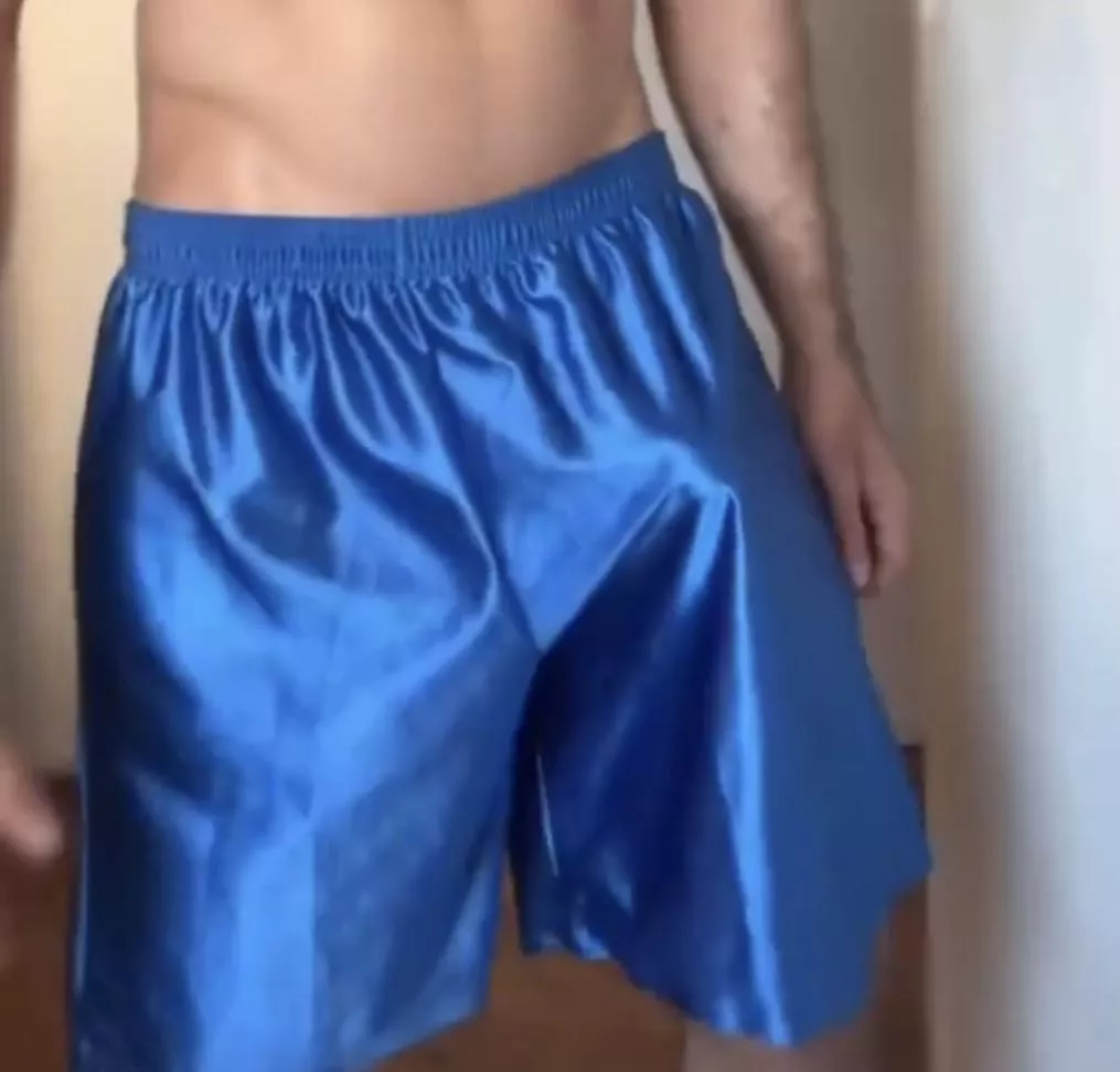 Any bros wanna jerk off and bust in dirty basketball shorts with me