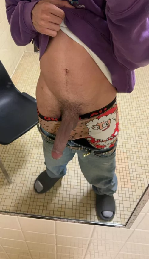 Bathroom break. I hope no one walks in on me 