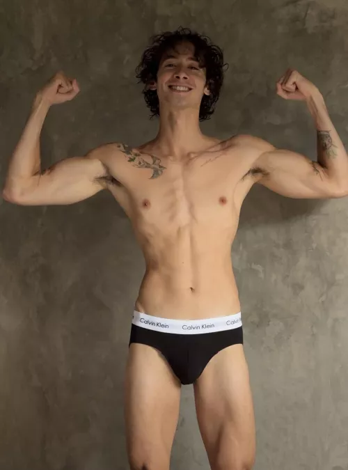 Be honest, would you wanna sniff or lick my sweaty pits?