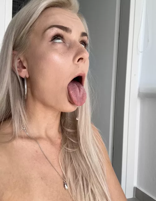 Blondie loves all your cum