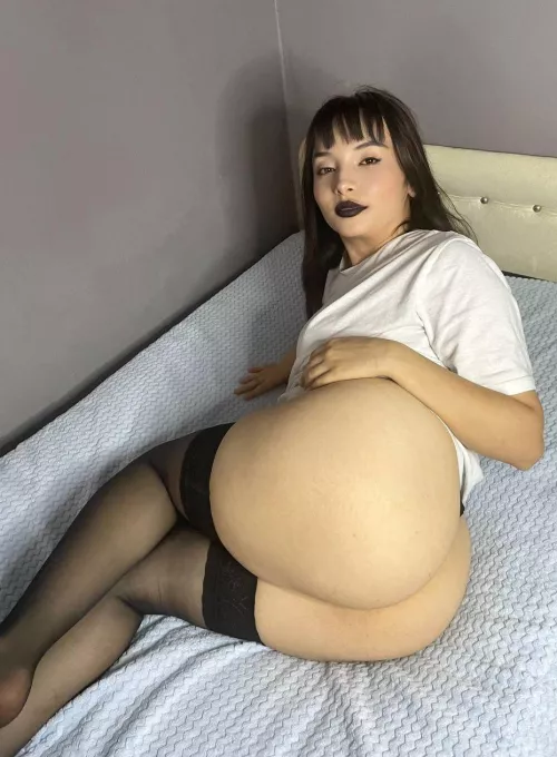 Can you pound my peachy ass all night long? 