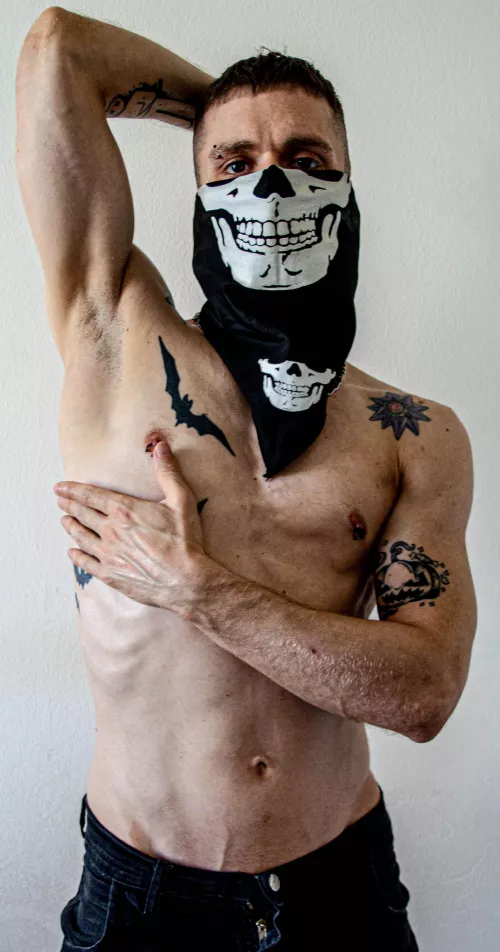 COME HERE AND LICK MY PIT