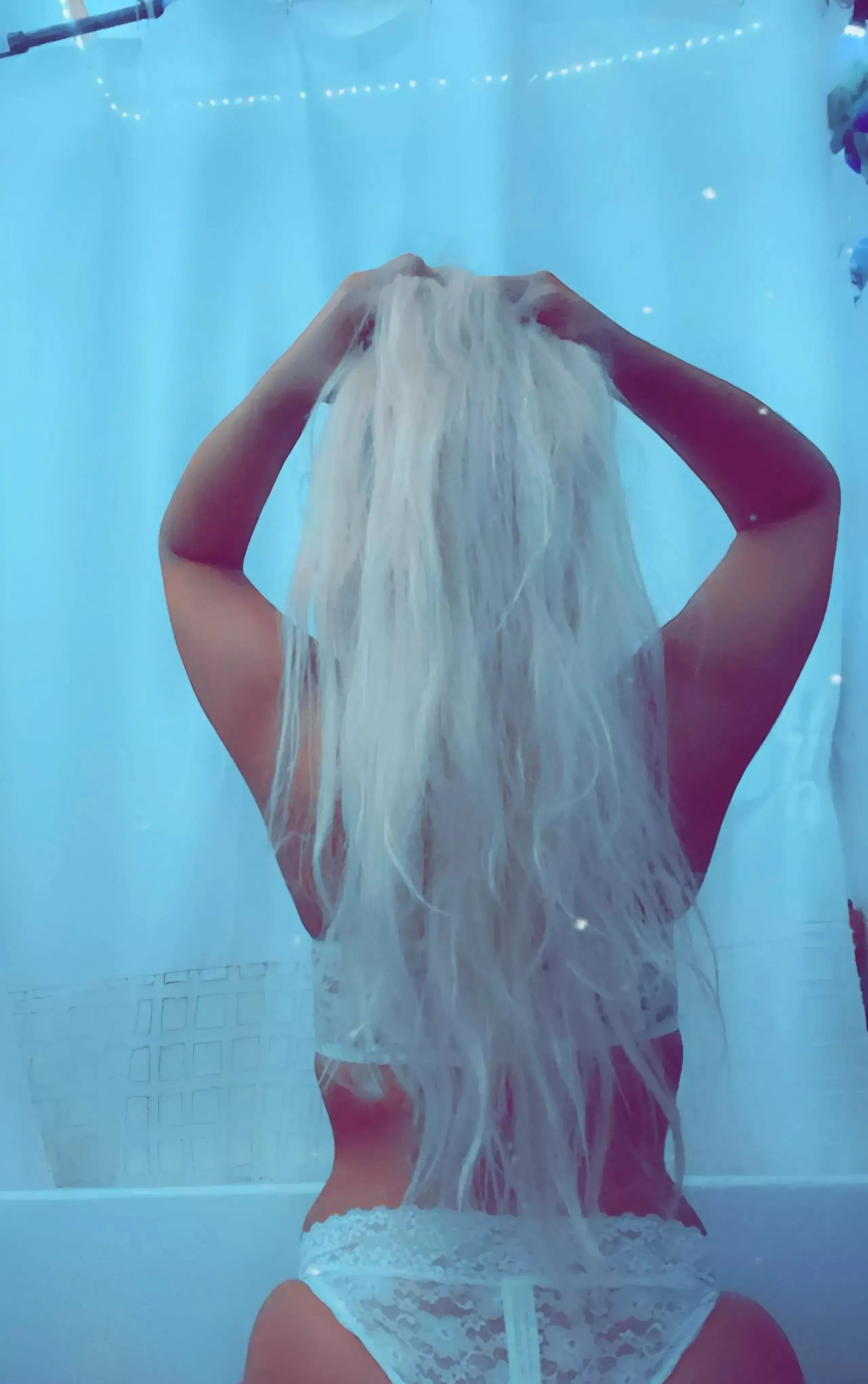 Come play with me before I get sleepyyy 😏