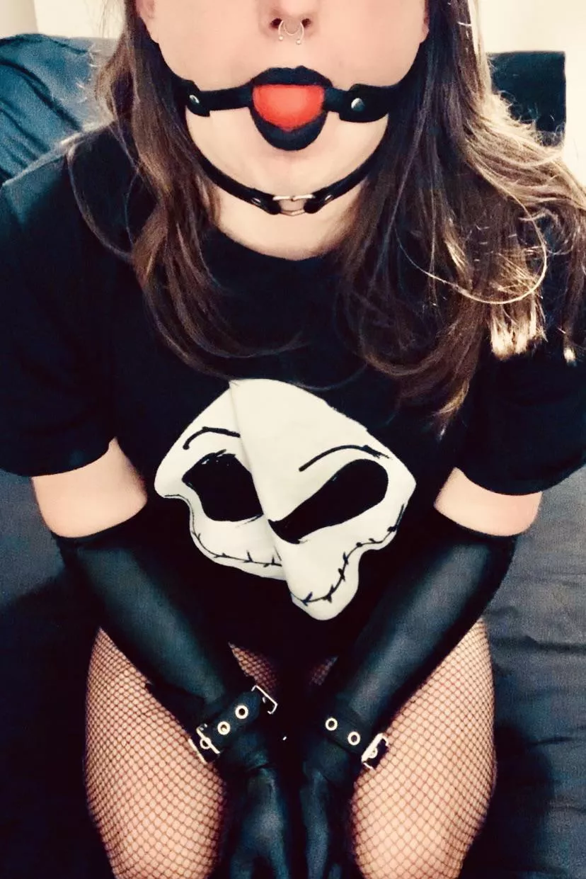 Cuffed and gagged for you daddy (selfbondage)