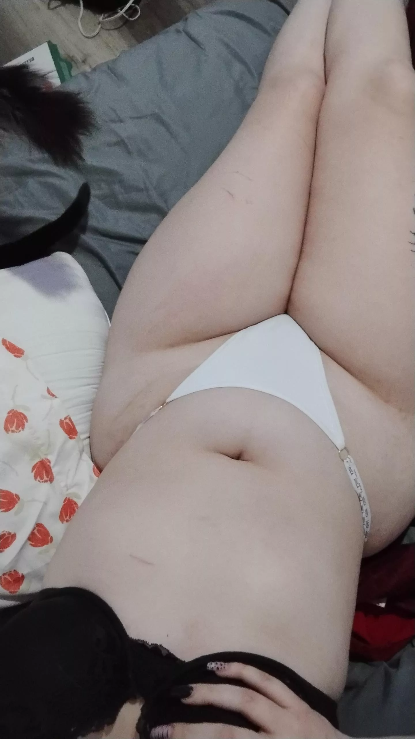 Curvy alt girls with big hips do it best 