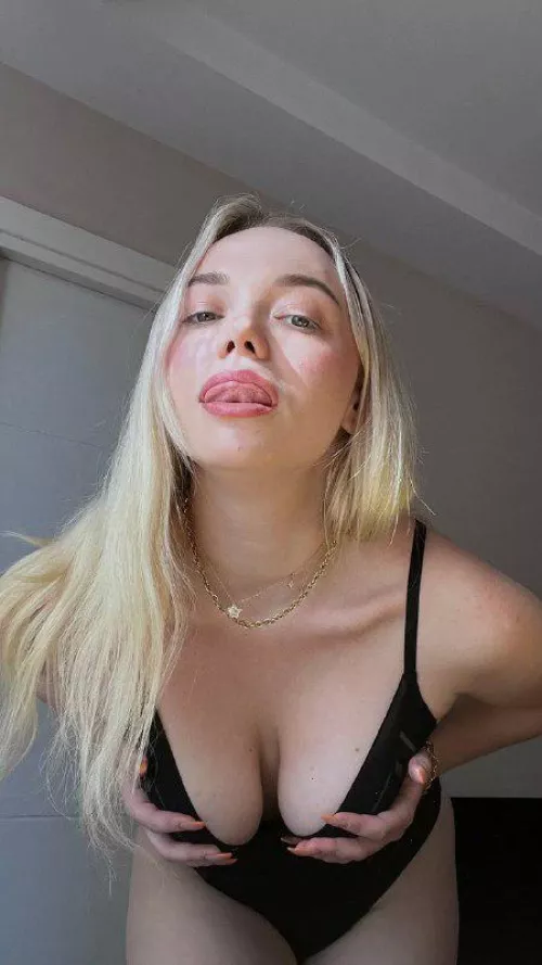 Did you imagine that the girl next door got bouncy tits like this 18F 