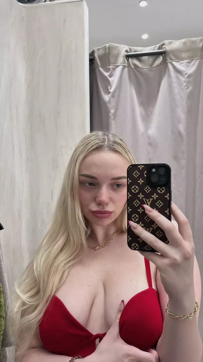 Did you imagine that the girl next door got bouncy tits like this 18F (Free OF)