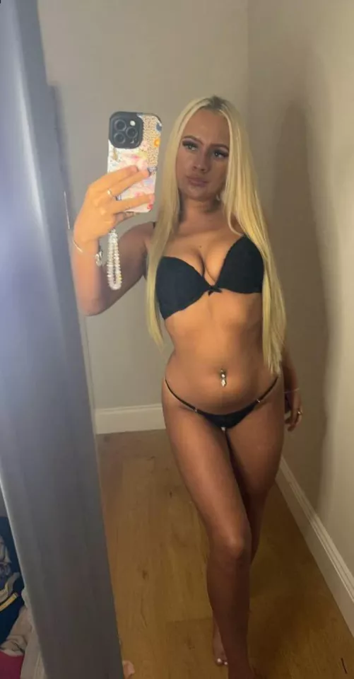 do all blondes have blue eyes 😜