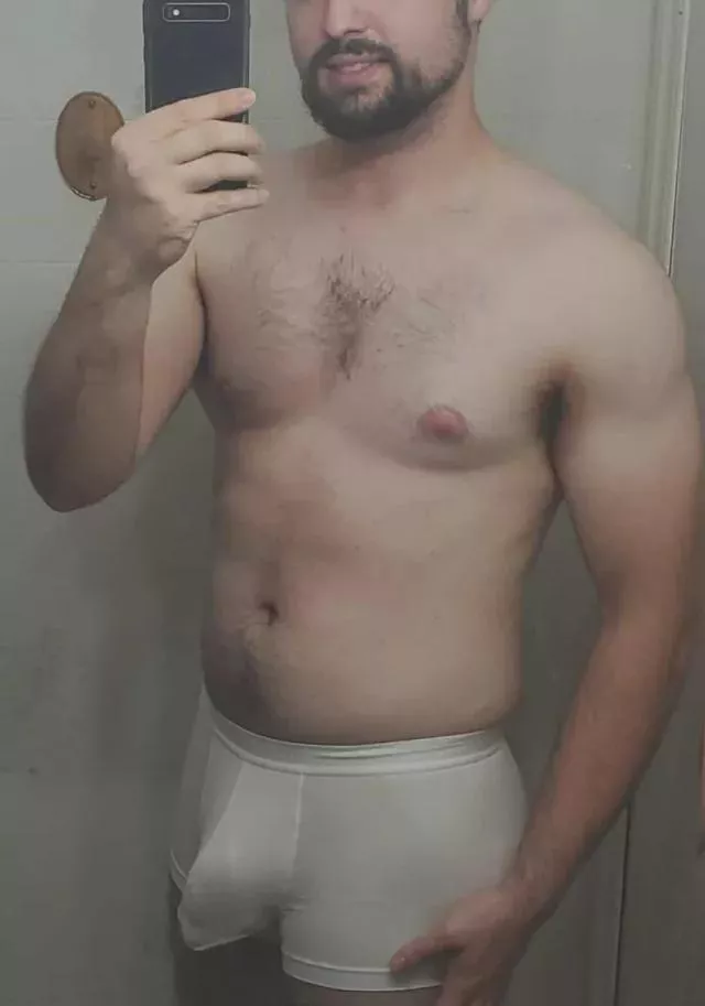 Do i have a decent enough bulge for you? Hows my body too?