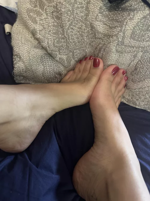 Do I have pretty toes?