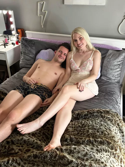 Don’t we look cute together? We looked even better when he creampie my pussy 🥰 ( he did it more than once 😈) Link below 👇🏻 