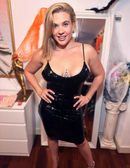 F34 any younger guys into an older mom like me?