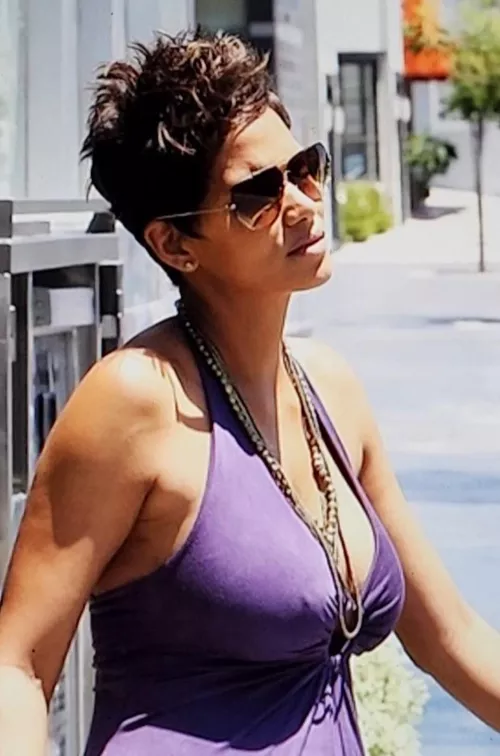 Halle Berry 