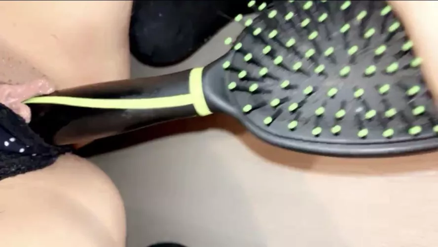 Help me I keep doing this to all my brushes 🥵