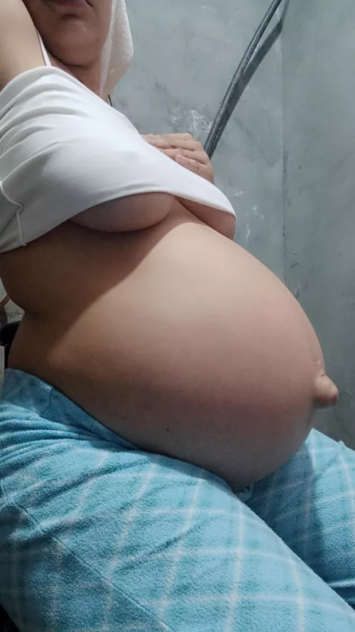 Hi love, I'm here, you have a pregnant girl available and without limits for everything you need, love.