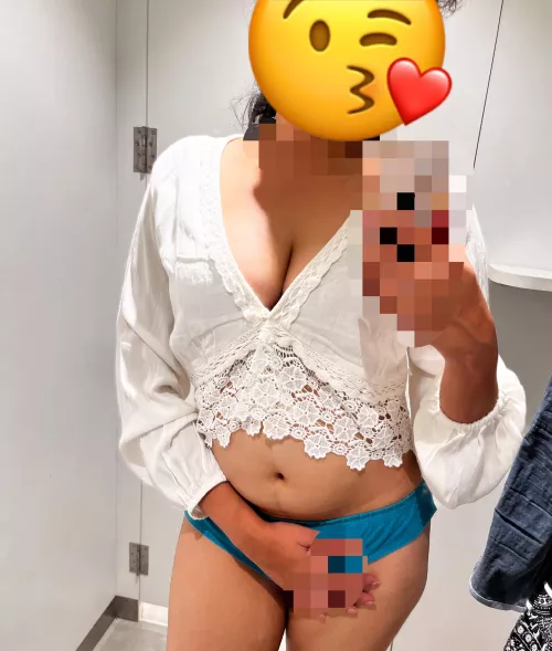 Horny at trial room. Come and enjoy my cleavage.