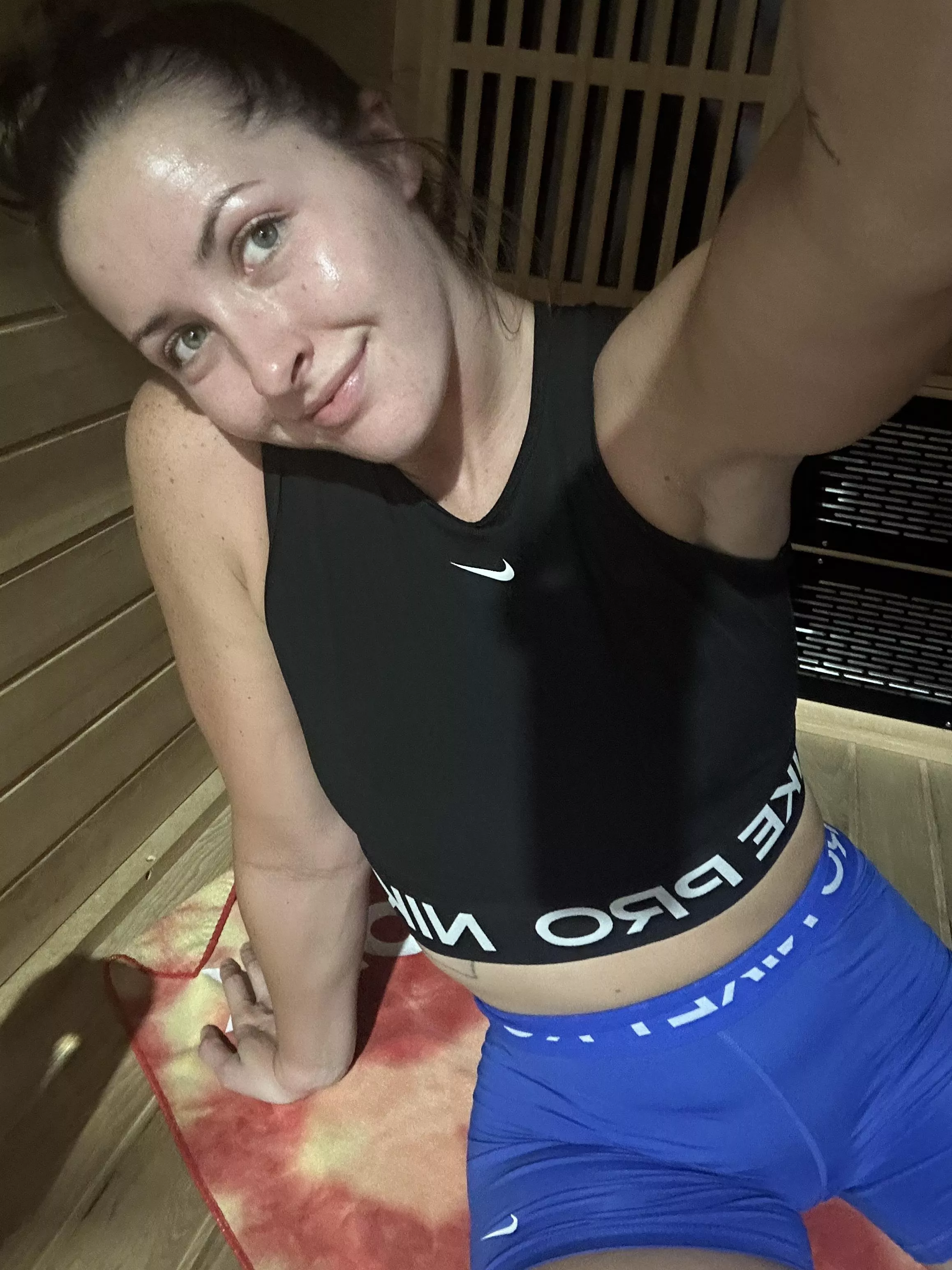 hot yoga gives me life 💙