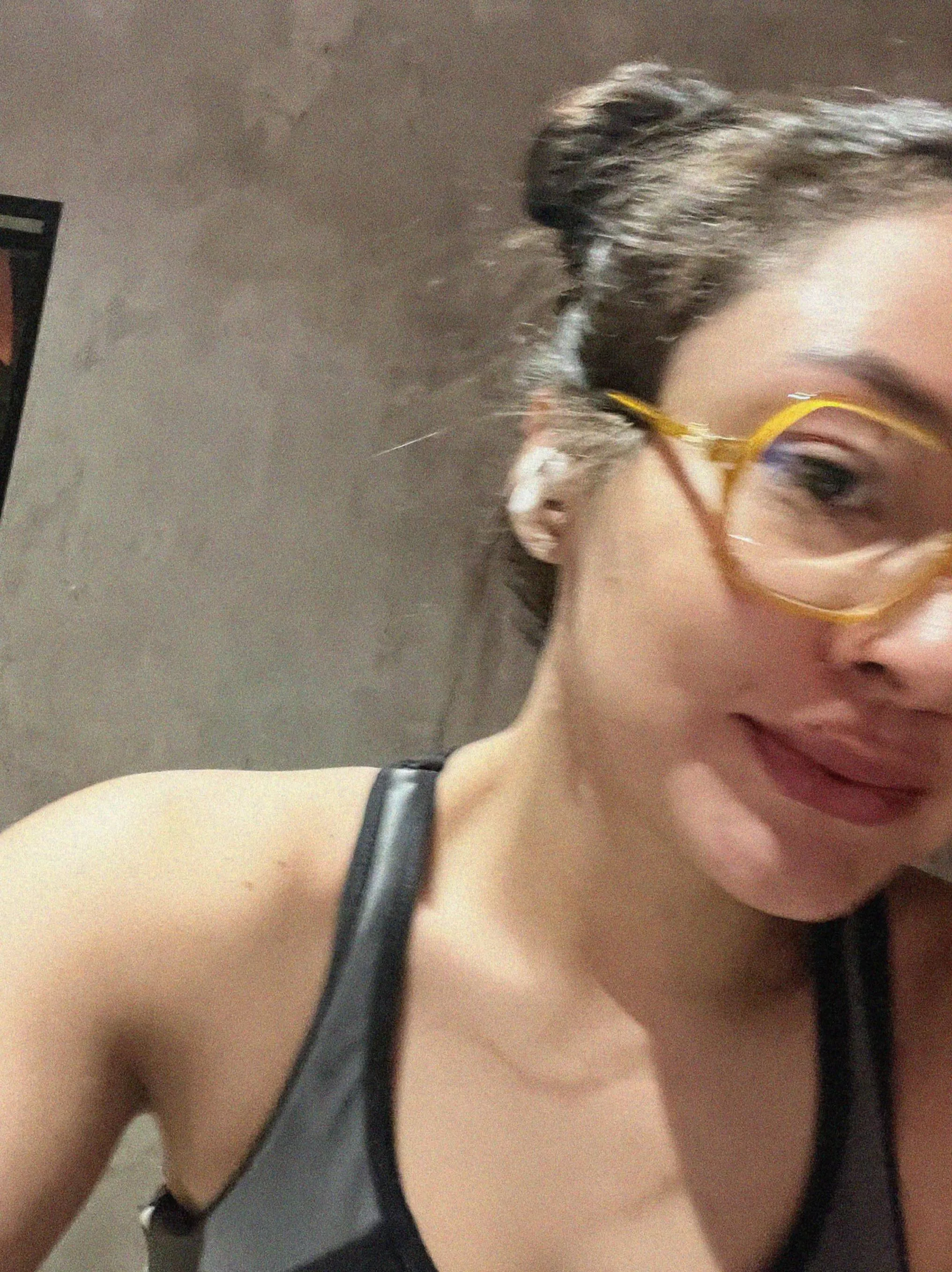 Hotwife looking for someone to sweat with..