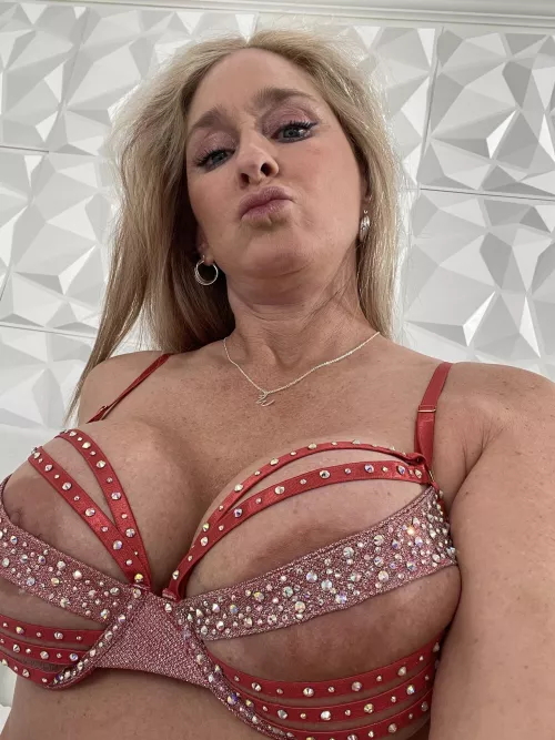 I hope you find happiness in my tits today :)