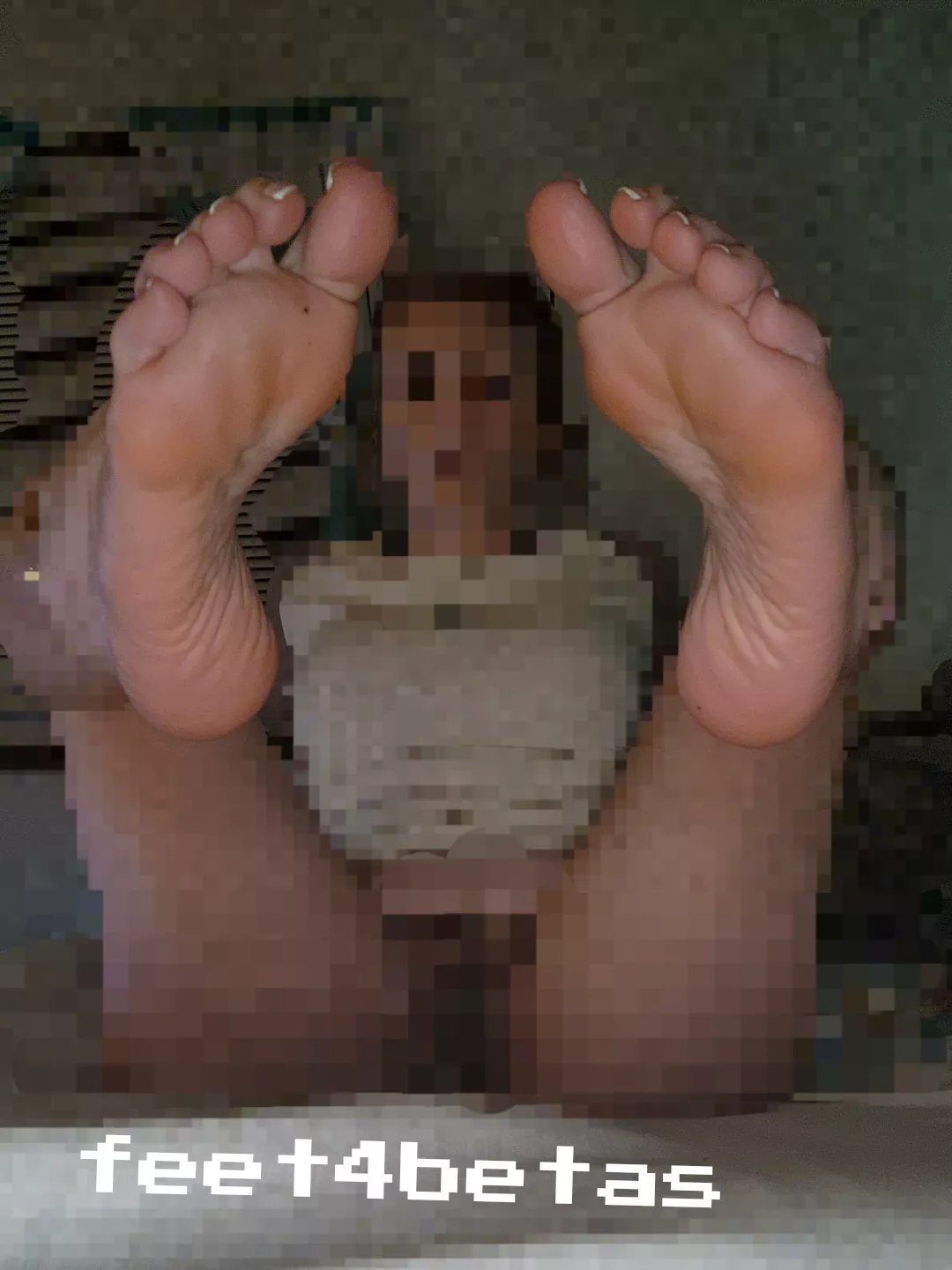 I know how much you losers love my feet