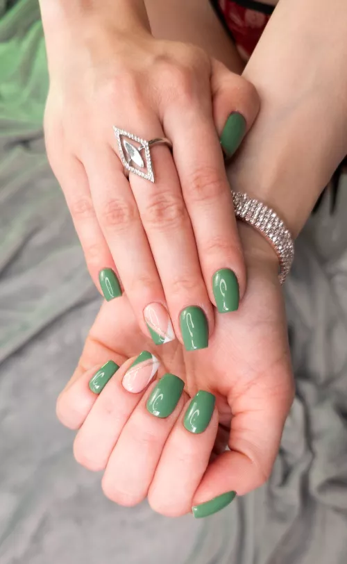 I love doing my own nails 😋