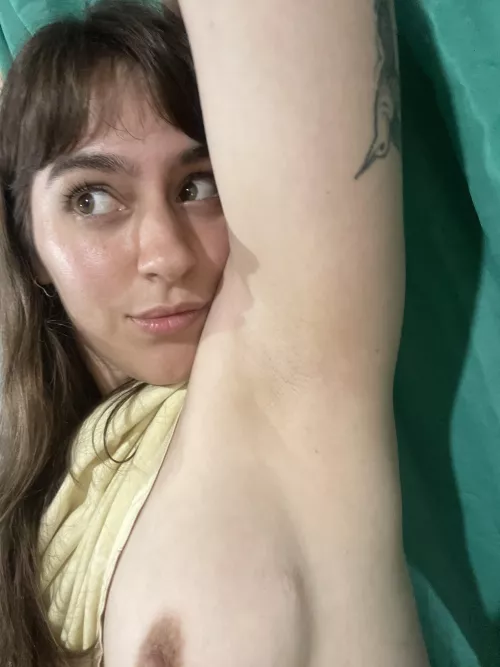 I love my armpits and more when you tickle me 😏