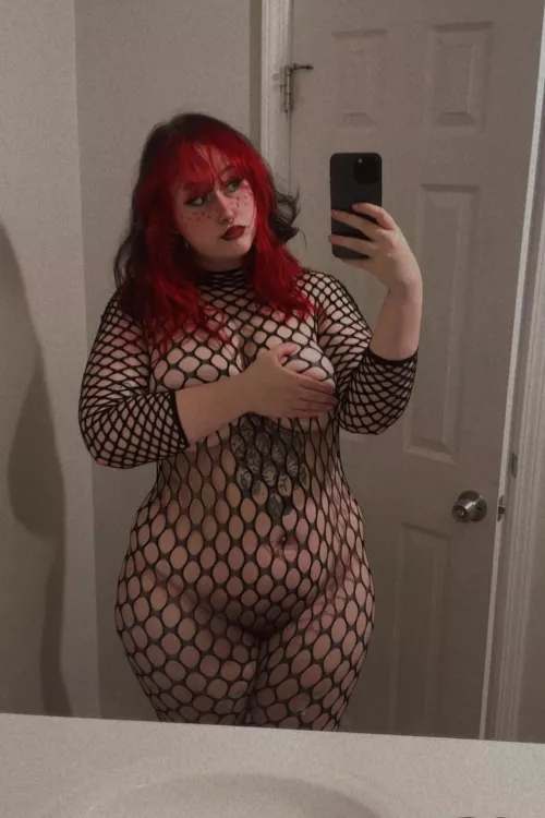 I love to take mirror selfies like this ;)