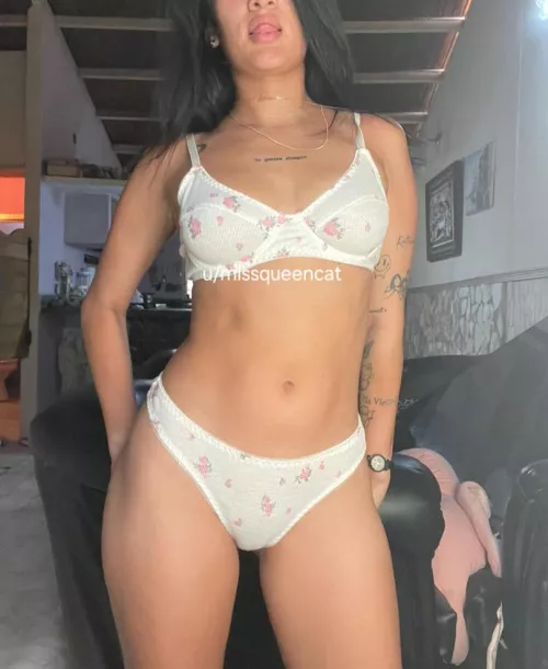 I love when men play with my belly 