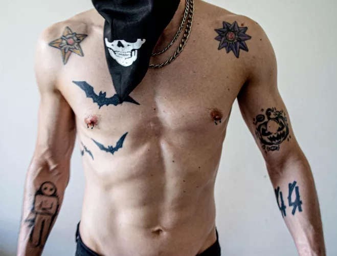 I NEED A SUB WHO WORSHIPS MY NIPPLE PIERCINGS