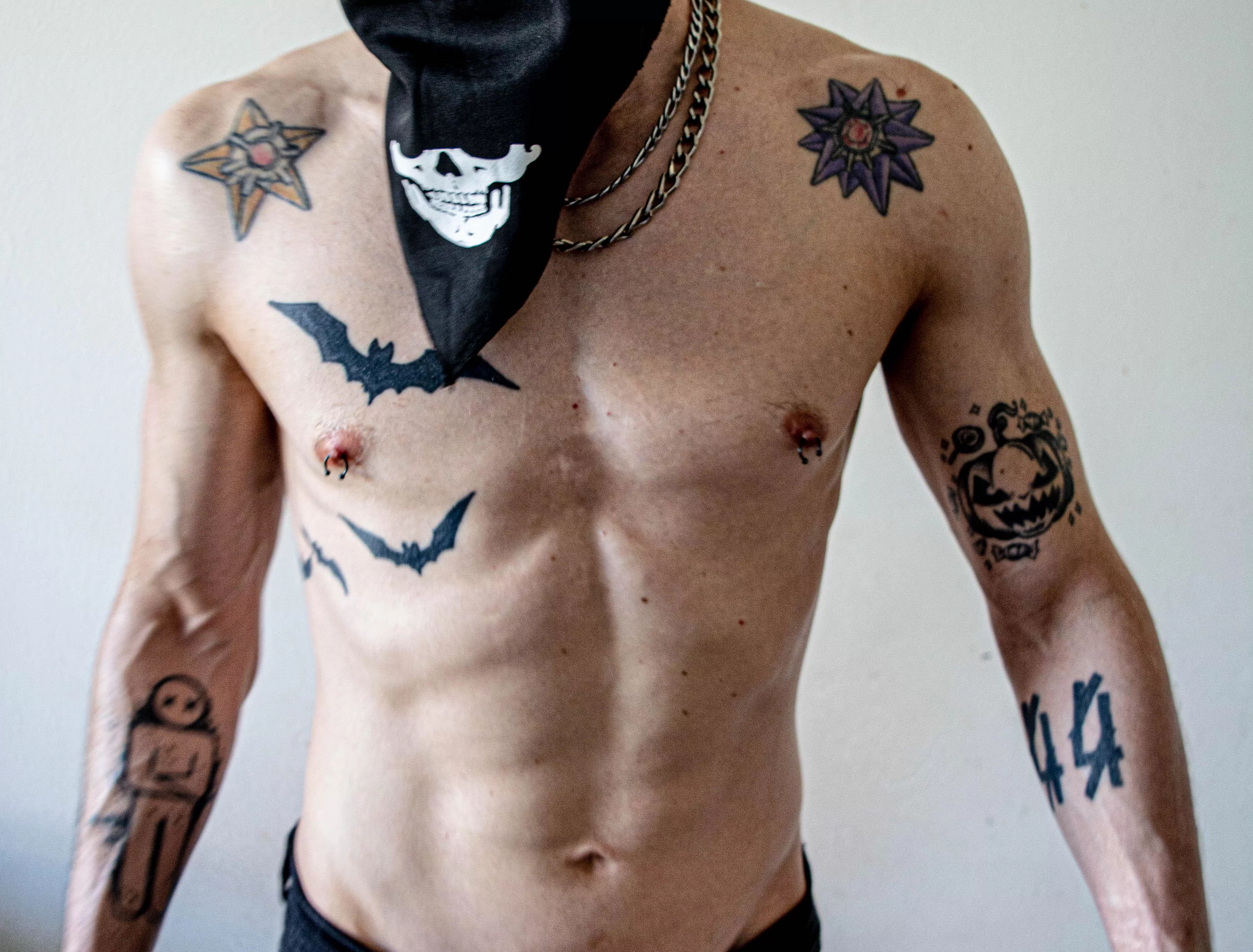 I NEED A SUB WHO WORSHIPS MY NIPPLE PIERCINGS