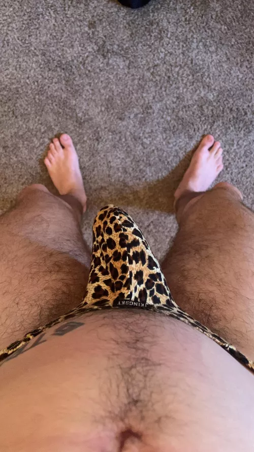 i only wear loincloths or leopard print 🐾