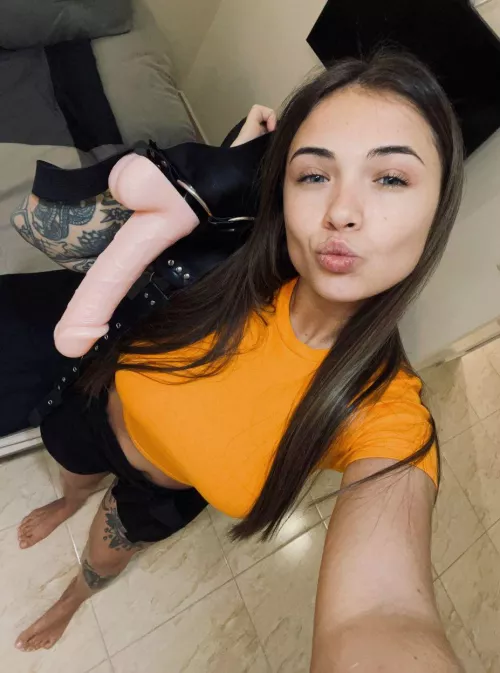 I sent you this picture and I'm waiting in the bathroom for a quick sex session. Are you coming or not ?