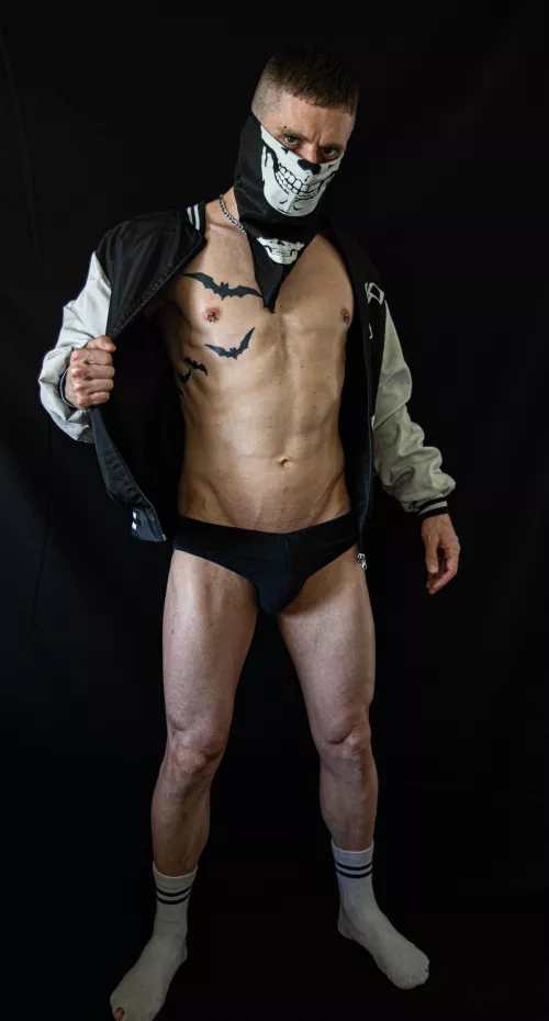 I'm going to come to your house after the game, I'm going to tie you up and use your hole, I'm going to leave your ass full of cum and then I'm going to go to my girlfriend's house to watch a movie.