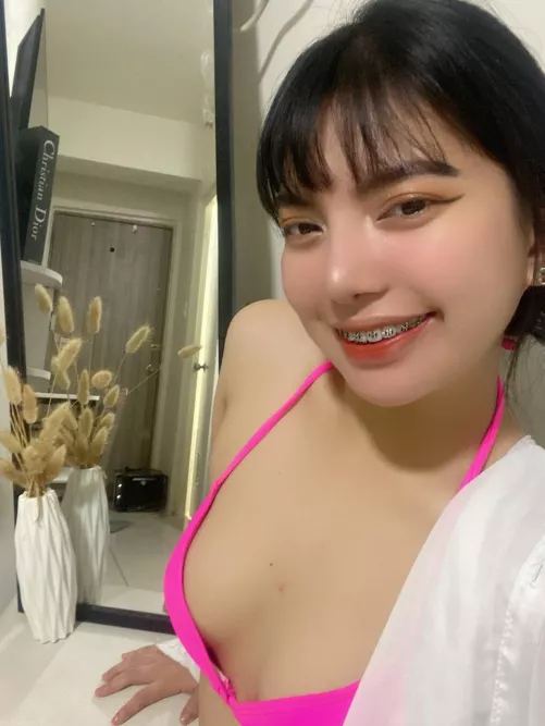 Is daddy looking for a cute and naughty 19 year old pinay like me?