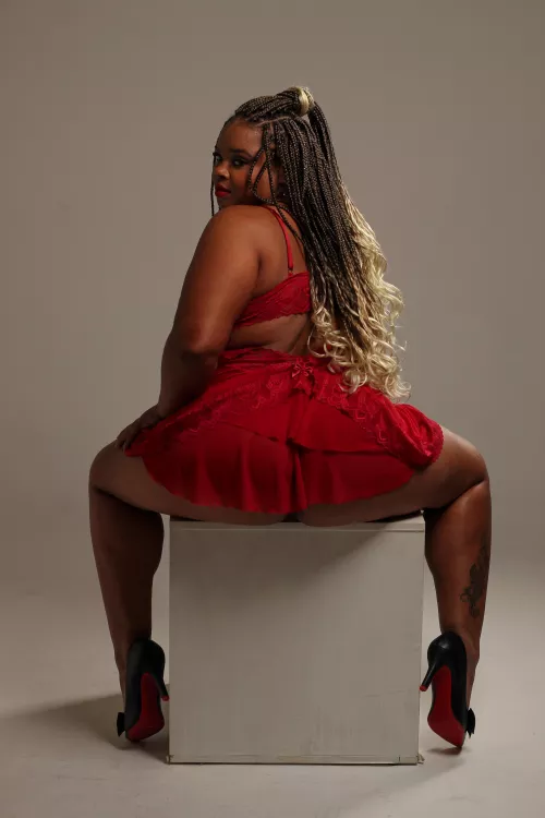 Men think butt is too big, what do you think 😏