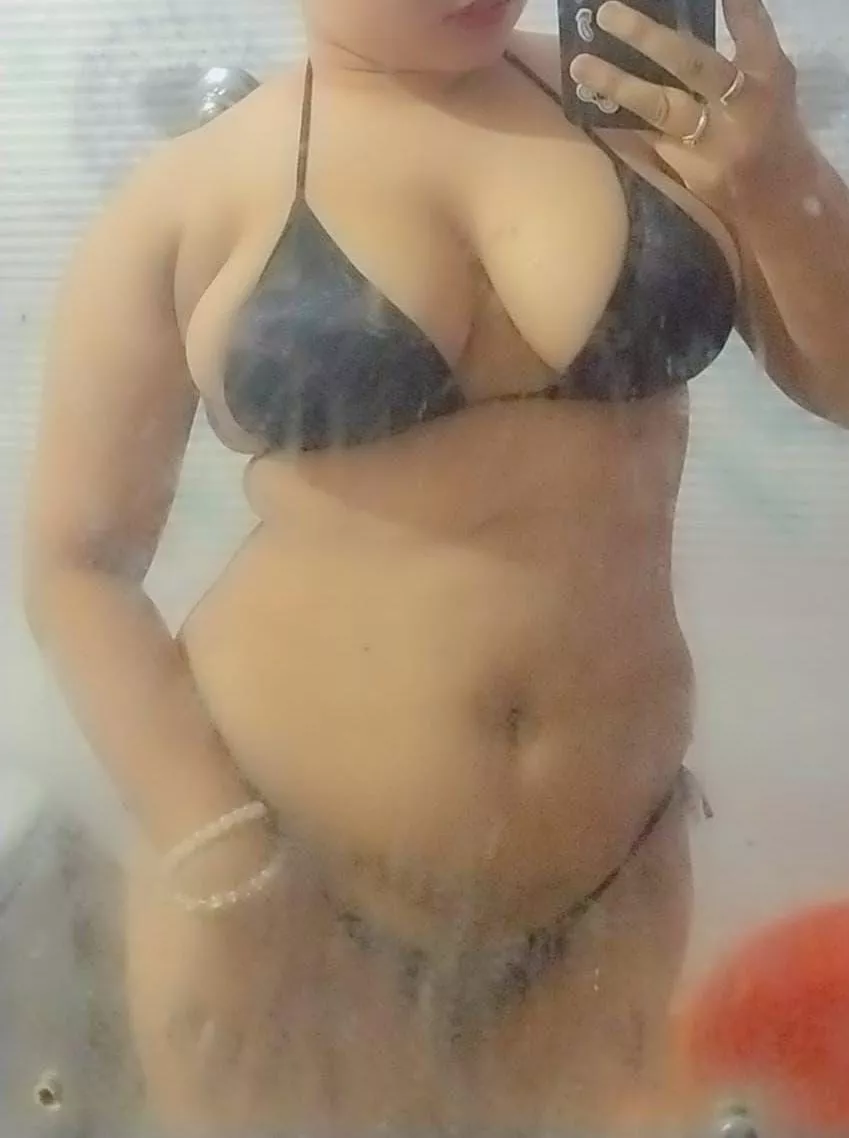 mirror is Blur but figure is clear