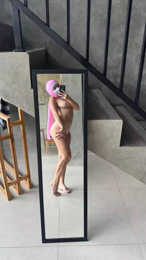 My legs look sexy in these selfies