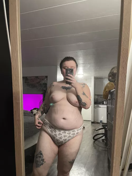 No shame in fucking a girl with no hair right 🥺