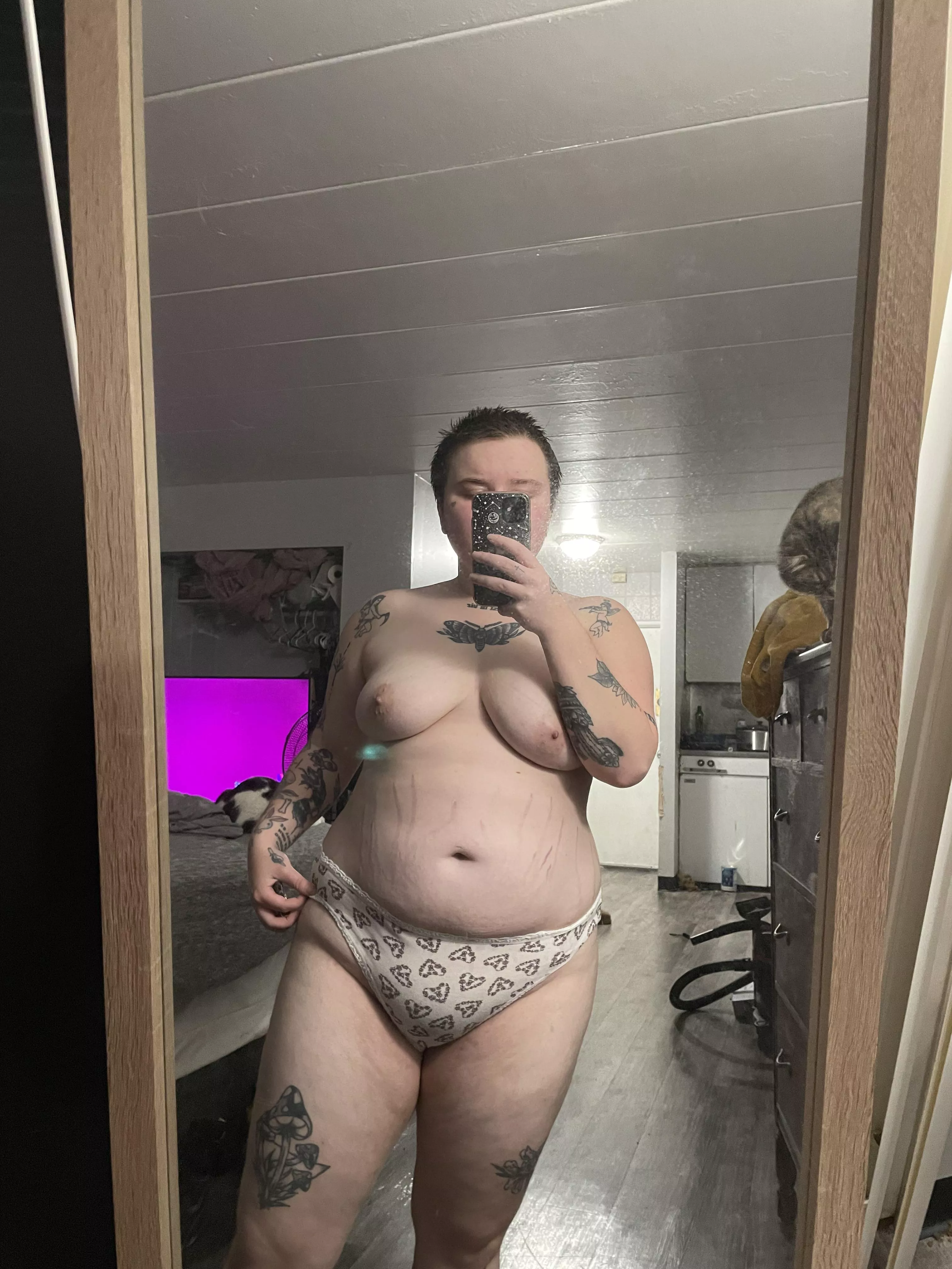 No shame in fucking a girl with no hair right 🥺