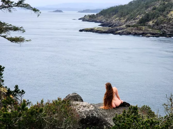 Now only if I had someone who was brave enough to get naked with me in the cold... then this photo would have been so much better!