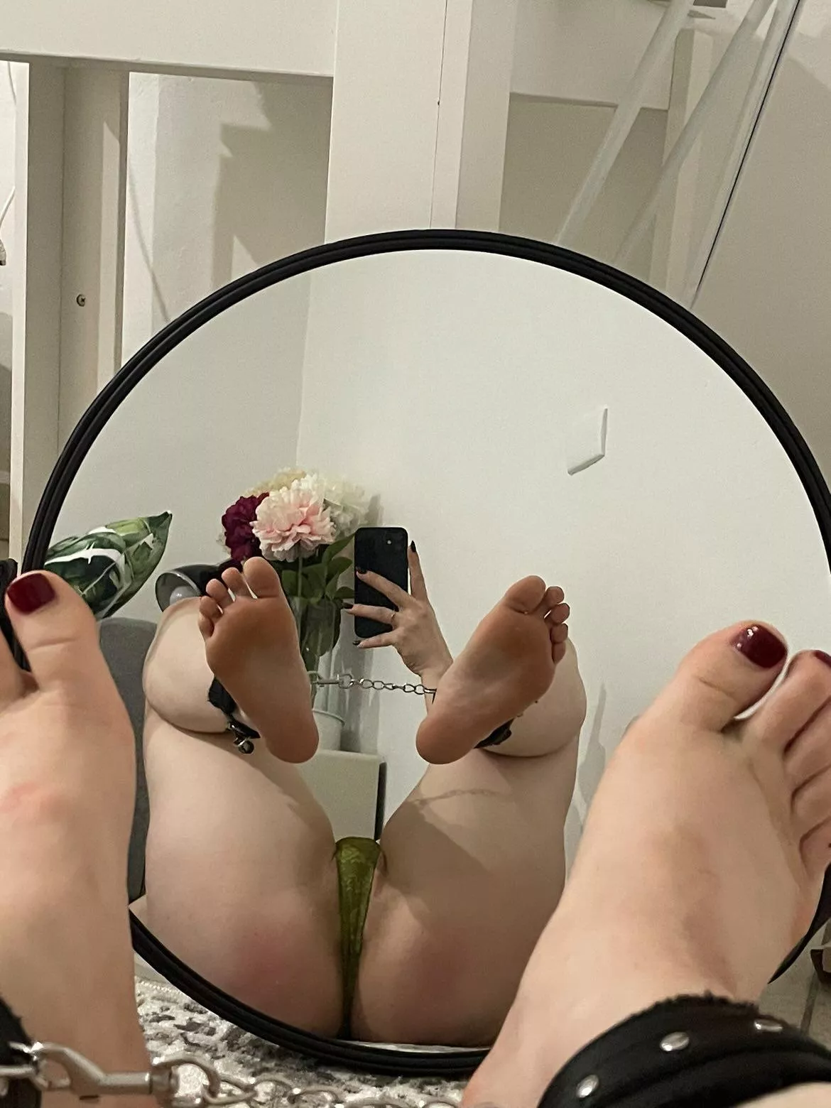 Oh nooo I can't move my feet 🥺😩