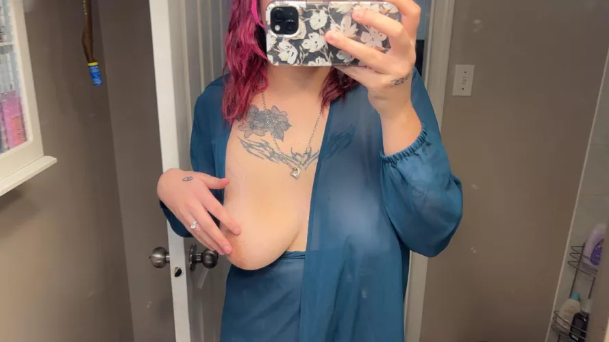 Pink hairrr💓 for now 😈 come check me out and see when I change it;) ps dying my hair makes me hornyyy😝