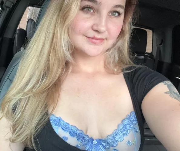 Please tell me small tits with a big ass is your type 😉