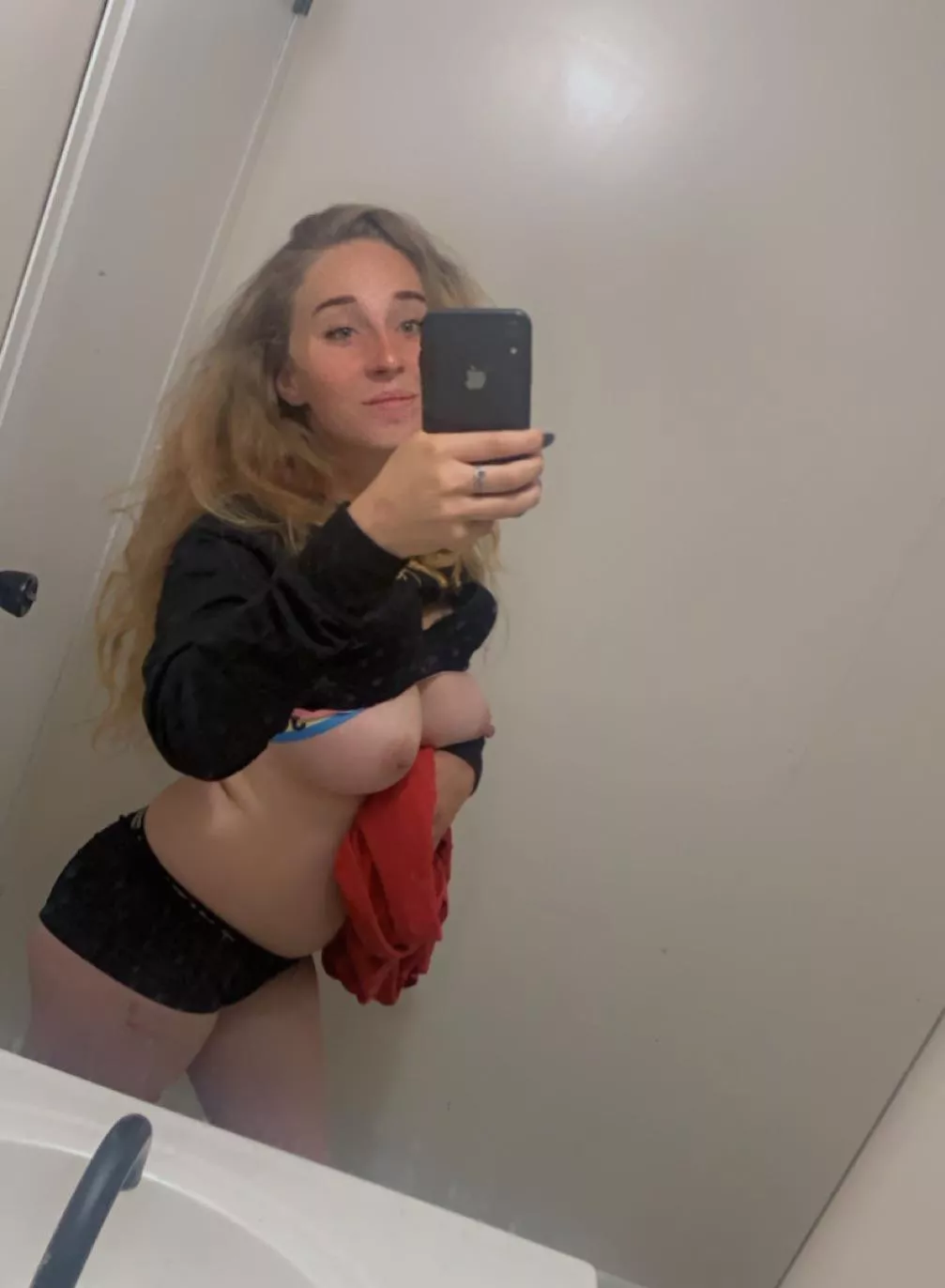 [selling] still awake looking to cum? Dm me 😈 [videocalls] [sexting] [customs] [dickrates] [dom] [pics] [vids] [gfe]