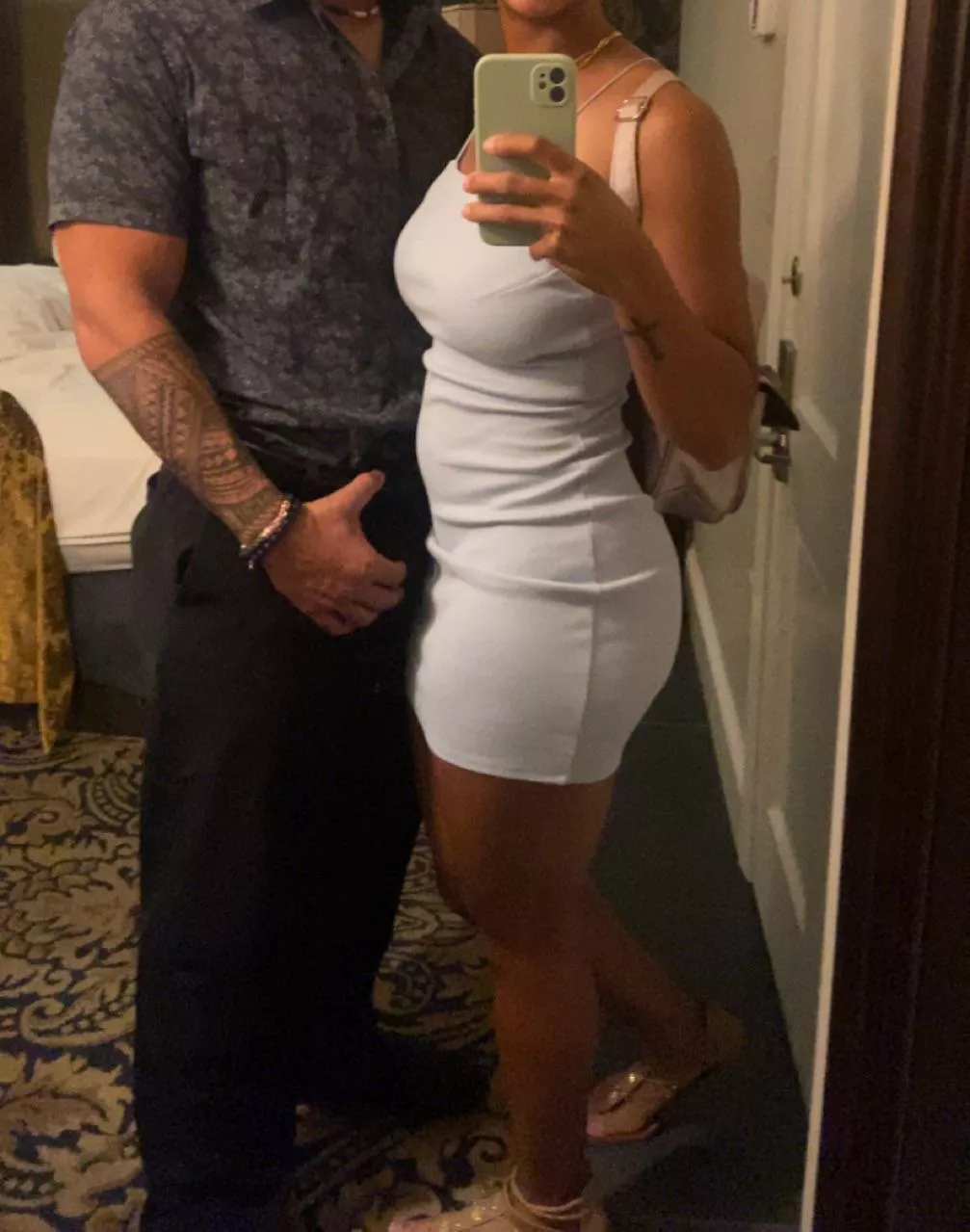 Sexy fun couple iso other couples or select singles! Dms open let’s chat!