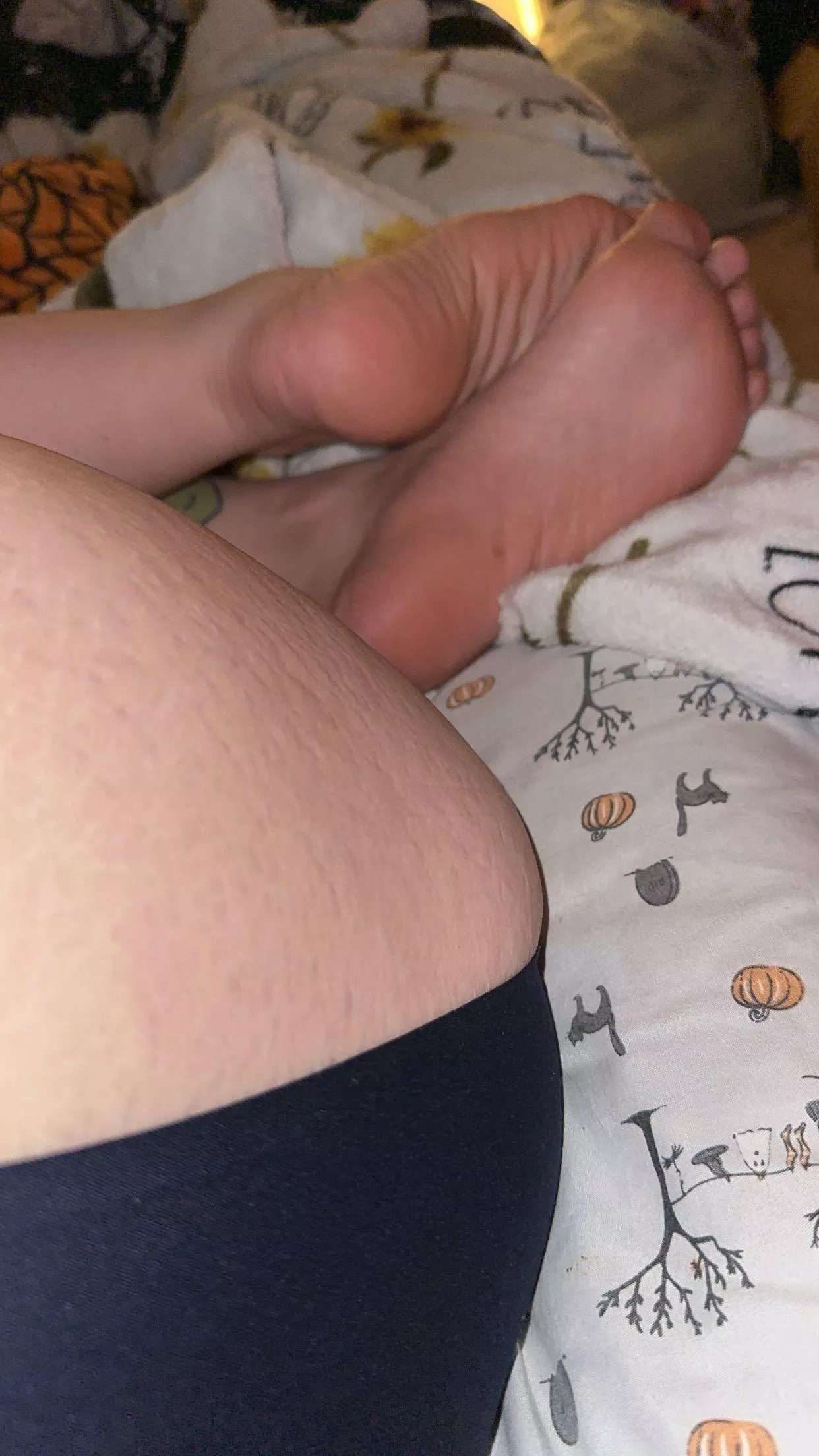 Soles AND stretch marks 🤤 