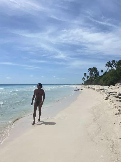 Solo nudist in the Caribbean looking for his tribe 